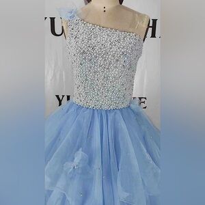 GORGEOUS baby blue pageant gown 🩵